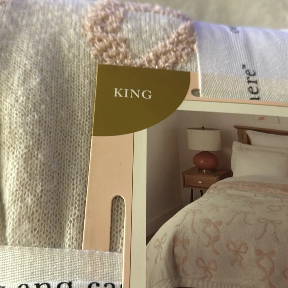 Cupcakes and cashmere pink ribbon/bow, king size reversible, knit blanke